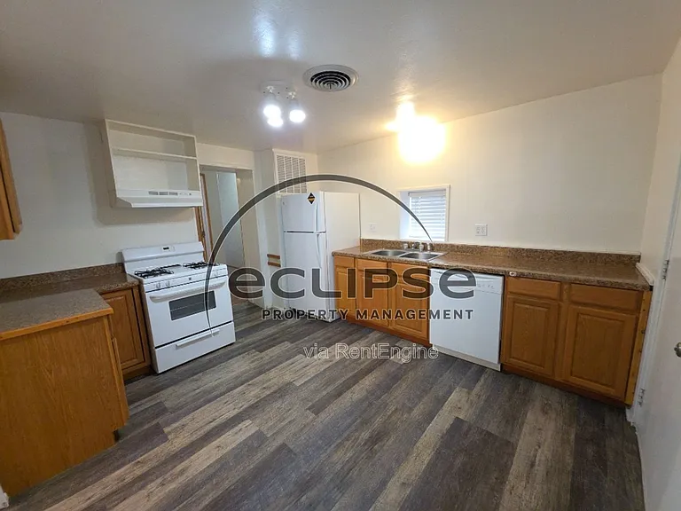908 9th St #908 — Photo 10