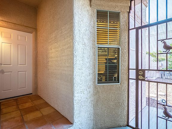 3rd image of 513 W Deerview Ct