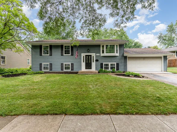 1121 S 13th St, Saint Charles, IL 60174