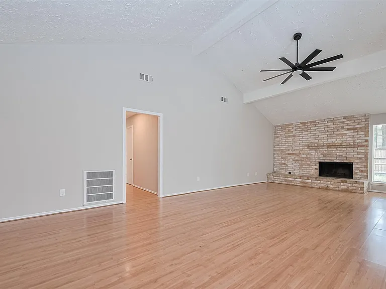 2606 Lexington Woods Dr — Photo 14