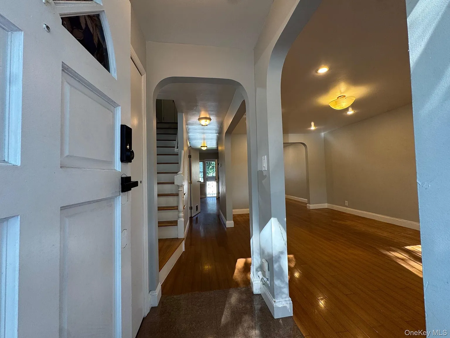 3 bed, 2.0 bath, 1836 sqft, $4,300 — Photo 4