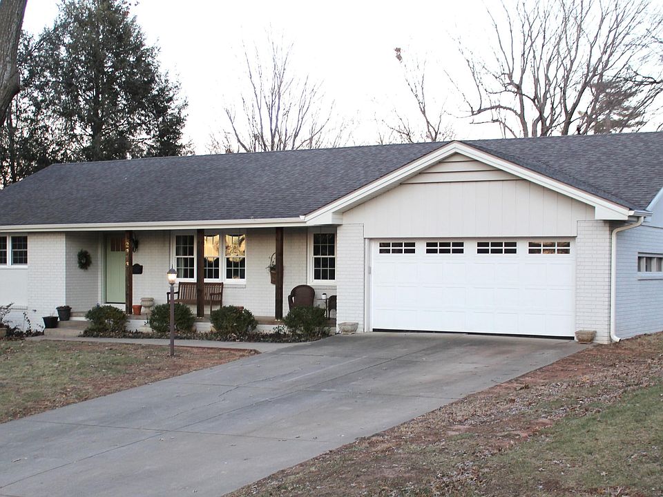 1st image of 2916 S Chantilly Lane