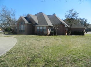 921 W Westhill Dr, Cleburne, TX 76033