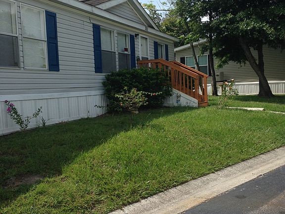 2nd image of 301 River Point Dr