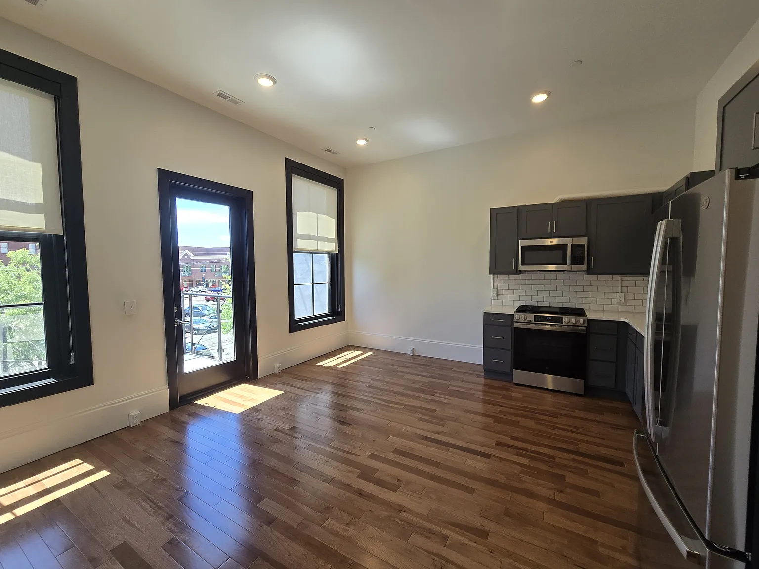 1 bed, 587 sqft, $1,600 — Photo 3