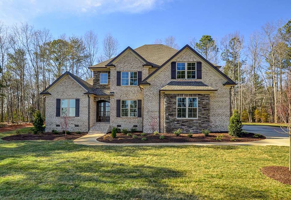 1st image of 207 N Monterey Dr