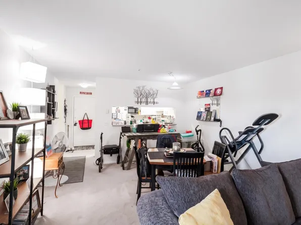 723 12th St #205, New Westminster, BC V3M 4J8