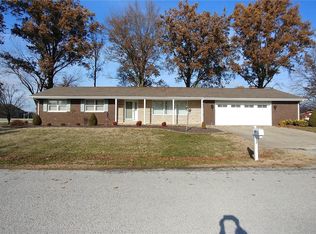1111 Monroe St, Carlyle, IL 62231