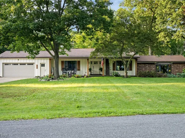 2391 Lyndon Dr, Uniontown, OH 44685