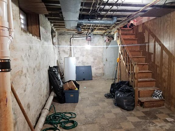 3rd image of 2220 W Cumberland St