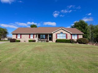 2448 E Warrenton Rd, Haubstadt, IN 47639