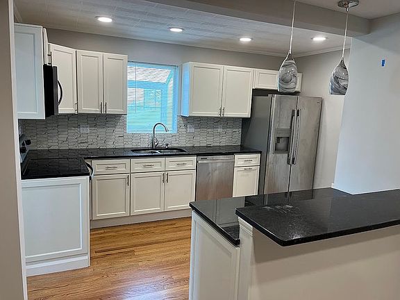 5th image of 1775 Miami St