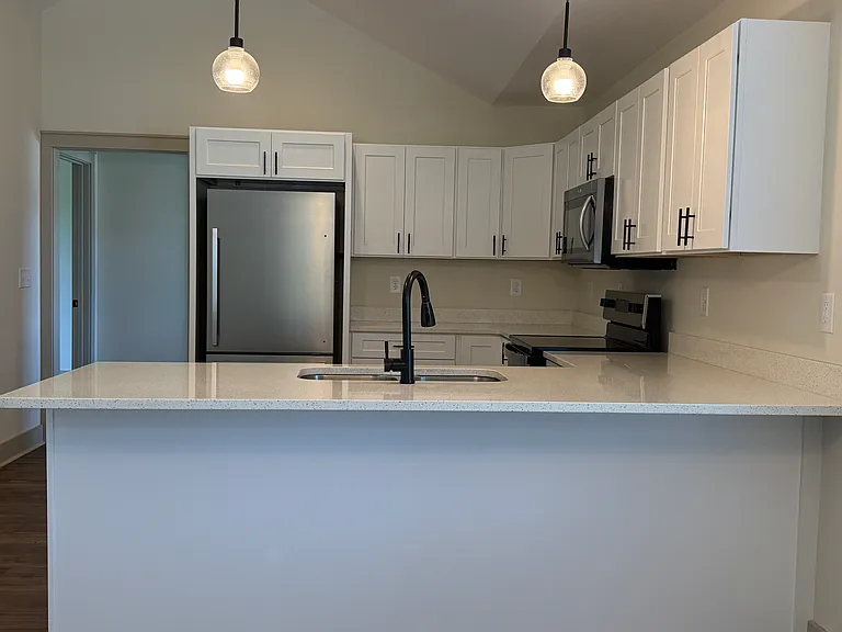 611 S Walnut St — Photo 6