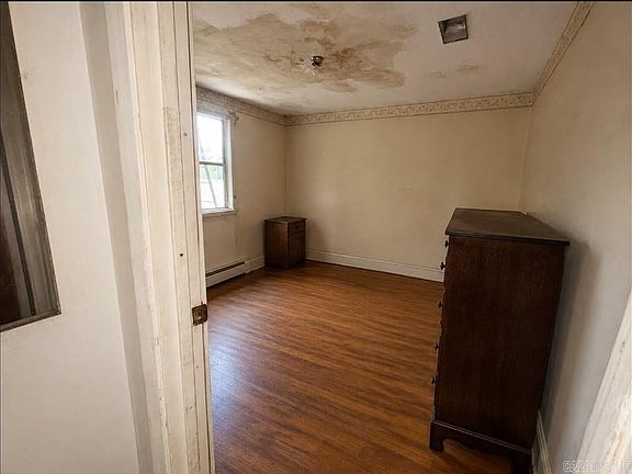 2nd image of 107 N Railroad St