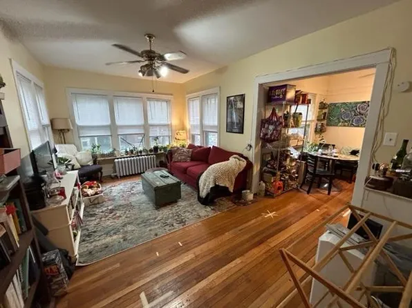 6655 N Newgard Ave APT 1W, Chicago, IL 60626