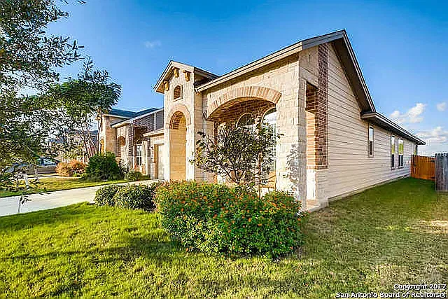 3 bed, 1866 sqft, $3,000 — Photo 3