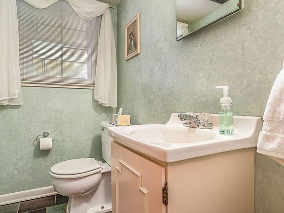 2nd image of 513 Morningside Dr