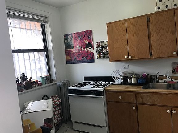 2nd image of 5428 S Woodlawn Ave Unit 2C
