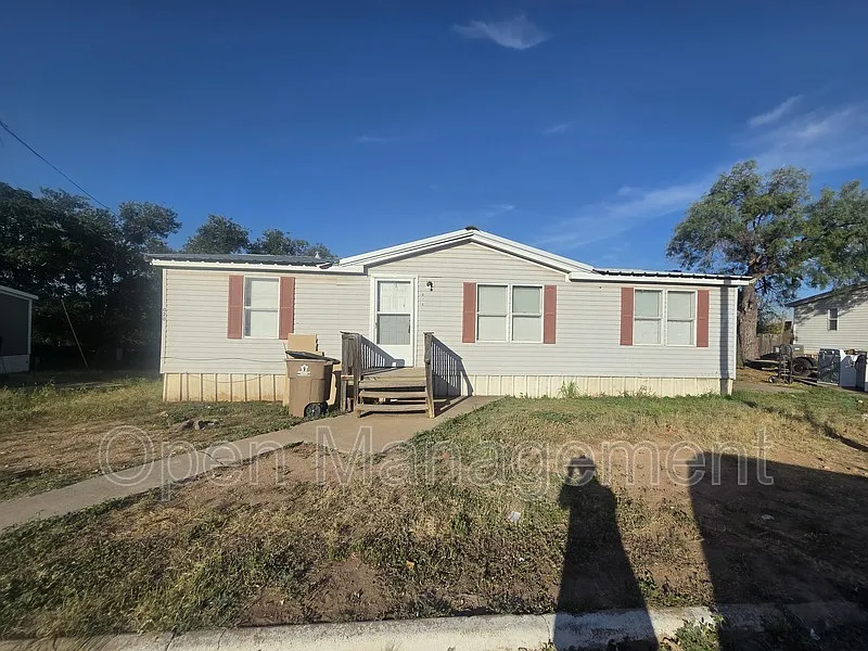 3 bed, 2.0 bath, 1232 sqft, $1,079 — Photo 1