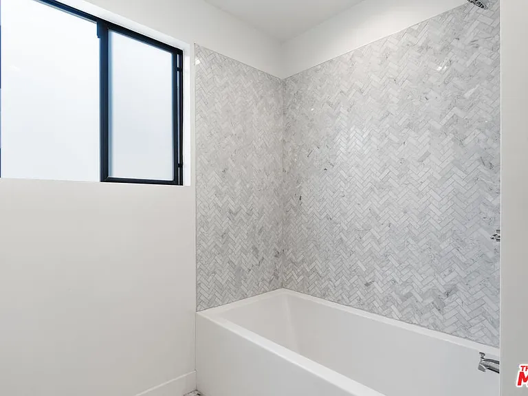 3207 Thatcher Ave — Photo 25