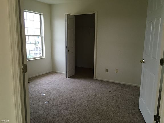 2nd image of 228 Brookwood Dr Unit 5
