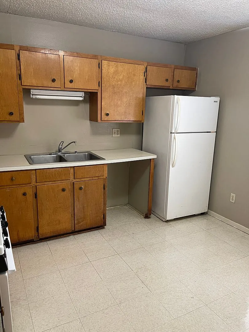 135 Georgiana — Photo 2