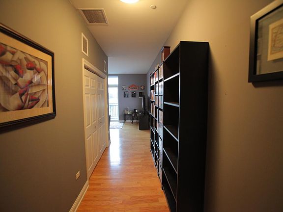 4th image of 160 S River St Unit 414