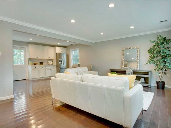 3rd image of 55 Brennan St