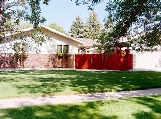 1940 N Grandview Ln, Bismarck, ND 58503