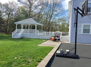 35 Peach Orchard Rd, Burlington, MA 01803