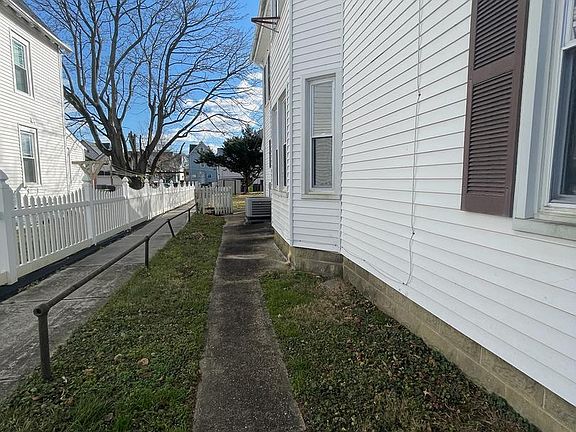 3rd image of 404 West St