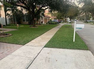1130 NW 179th Ave, Pembroke Pines, FL 33029
