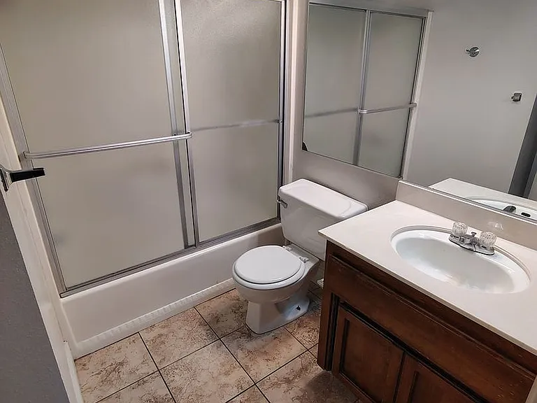939 Claremont Ct — Photo 17