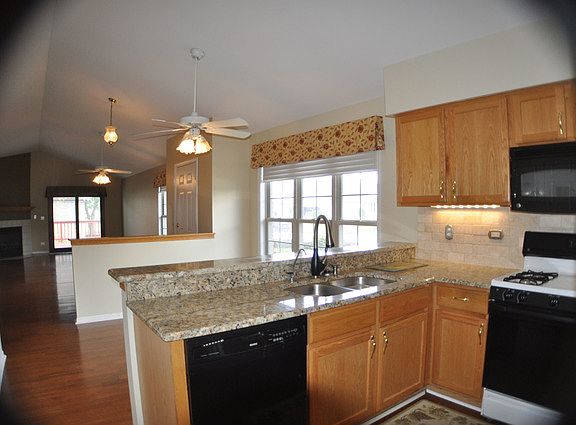 3rd image of 36 Aegina Dr
