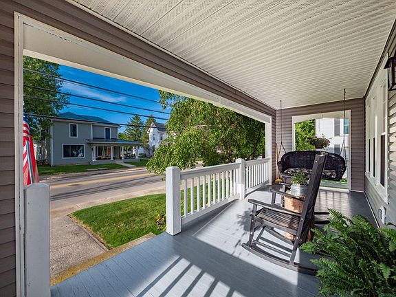 5th image of 431 W Main St