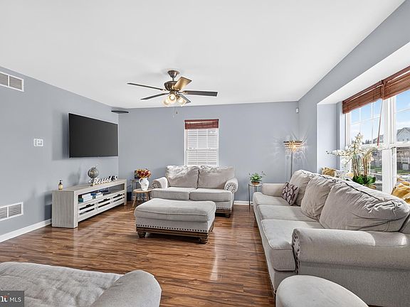 5th image of 215 Liborio Dr