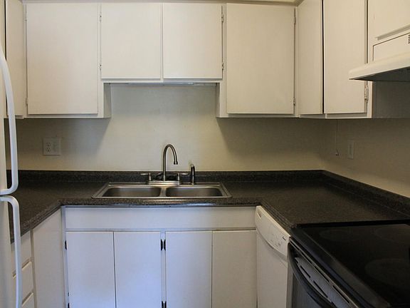 5th image of 301 Harbor Heights Dr APT 13A