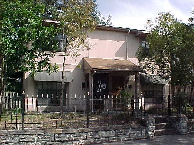 1st image of 216 S Melville Ave