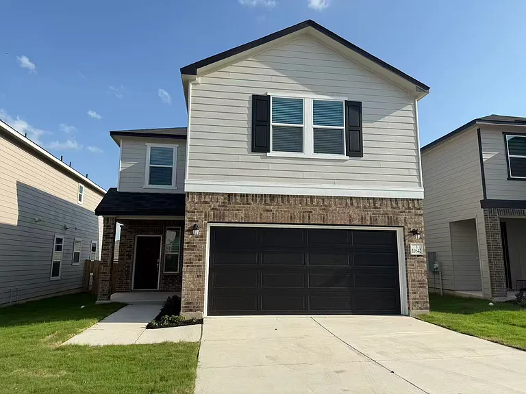 11642 Black Rose — Photo 1