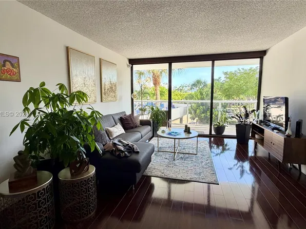 3701 N Country Club Dr APT 304, Aventura, FL 33180