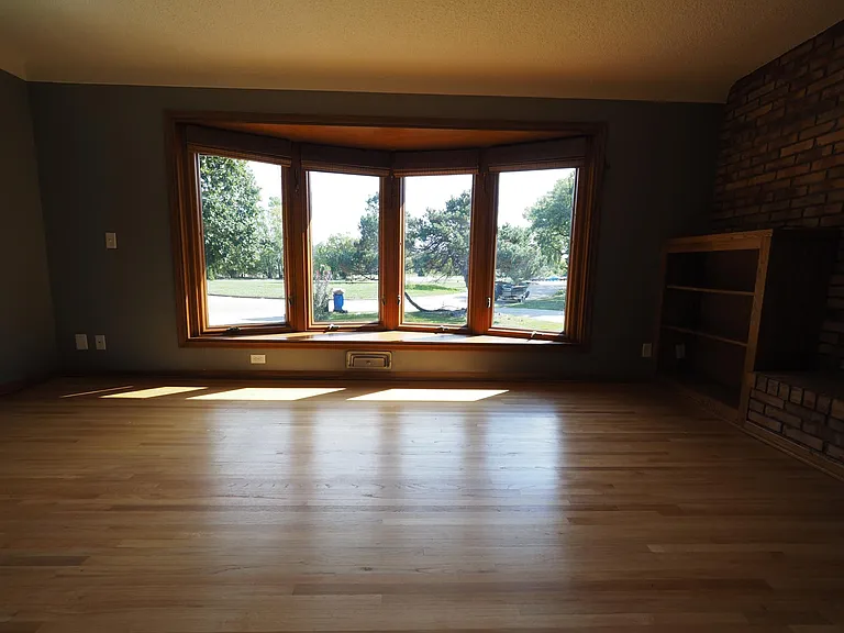 1924 Walden Pl NE — Photo 3