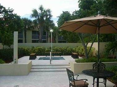 3rd image of 1170 The Pointe Dr #1170