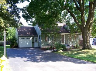 111 Legion Dr, North Syracuse, NY 13212
