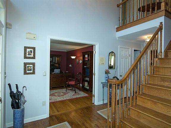 2nd image of 10 Pine Forest Ln