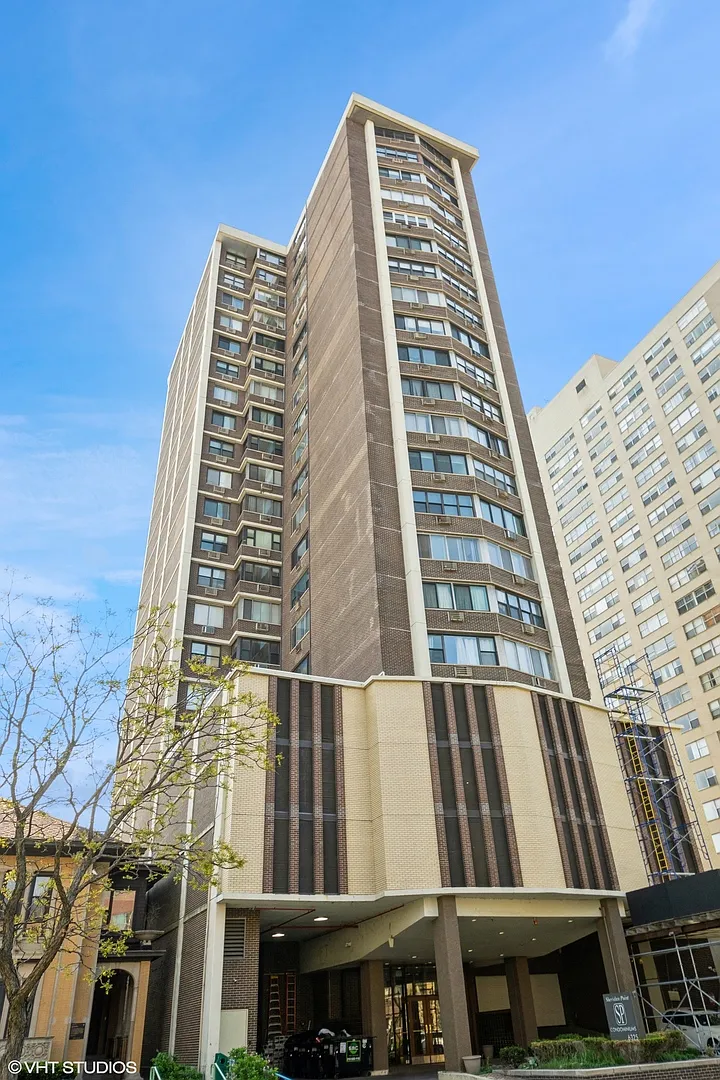 6325 N Sheridan Rd APT 502 photo 1