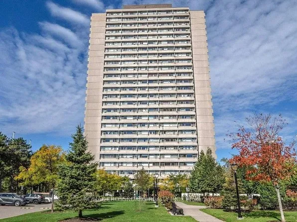 735 Don Mills Rd #306, Toronto, ON M3C 1S9