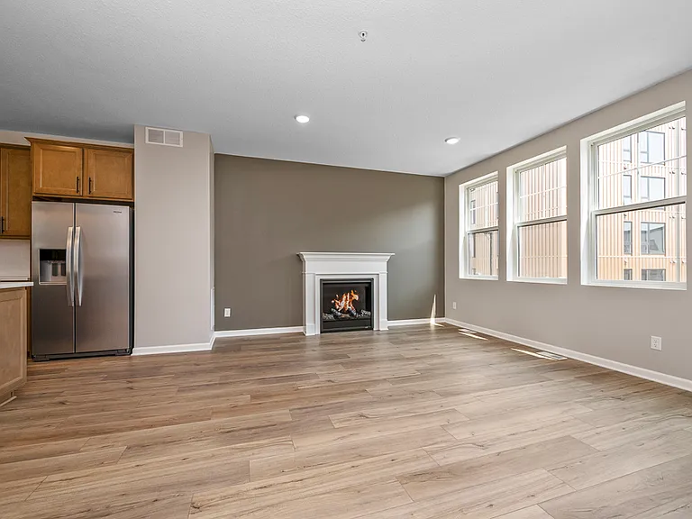 848 Woodlawn Ave — Photo 3