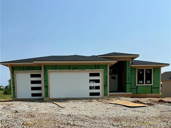 6031 Apache Dr, Shawnee, KS 66226