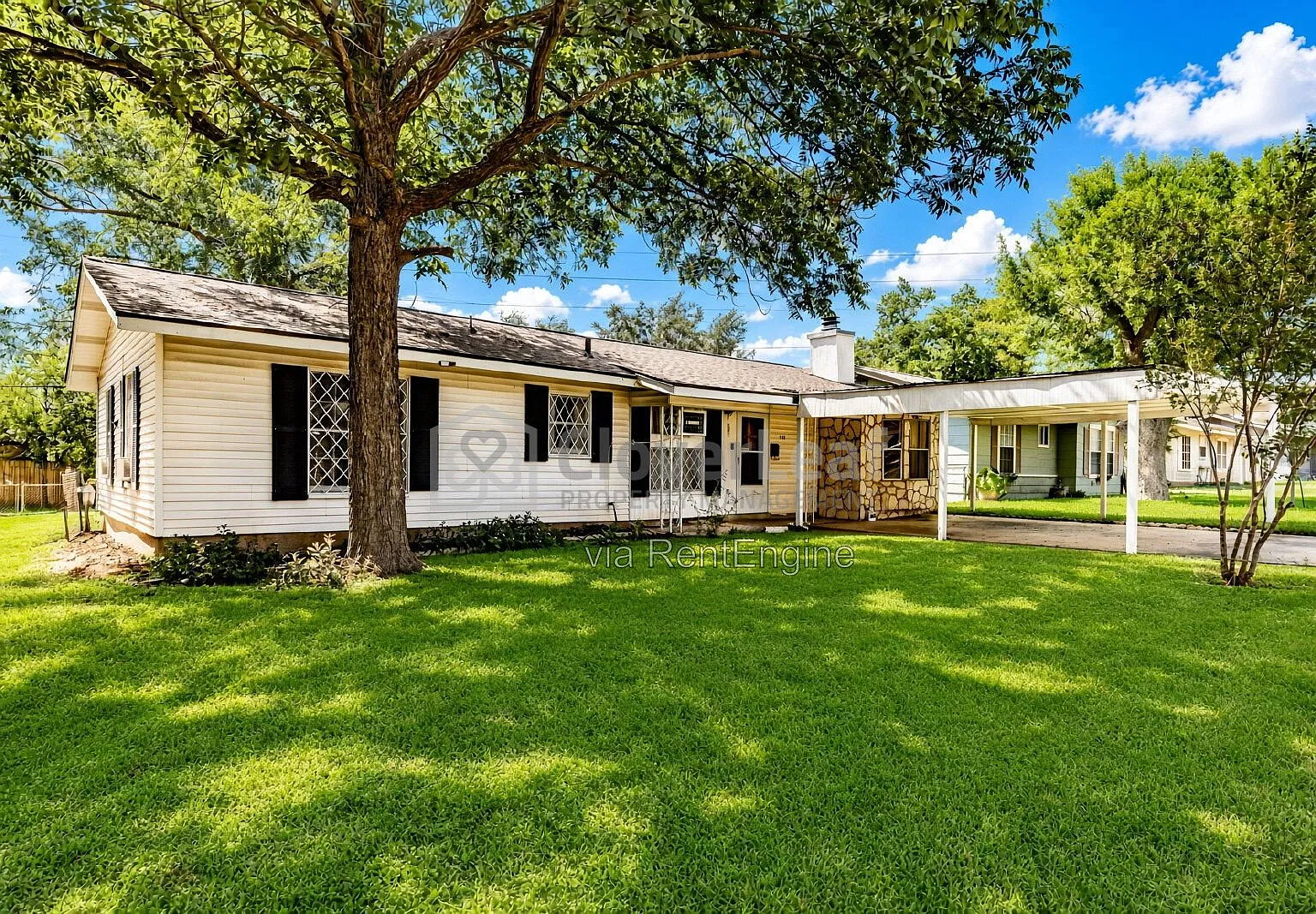 3 bed, 1.0 bath, 1594 sqft, $1,597 — Photo 1