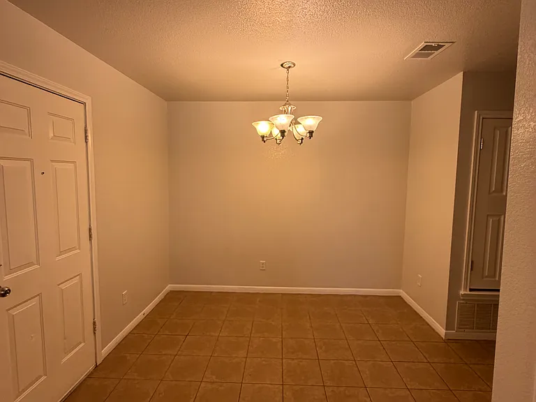 1205 Nicholas Cir #B — Photo 3